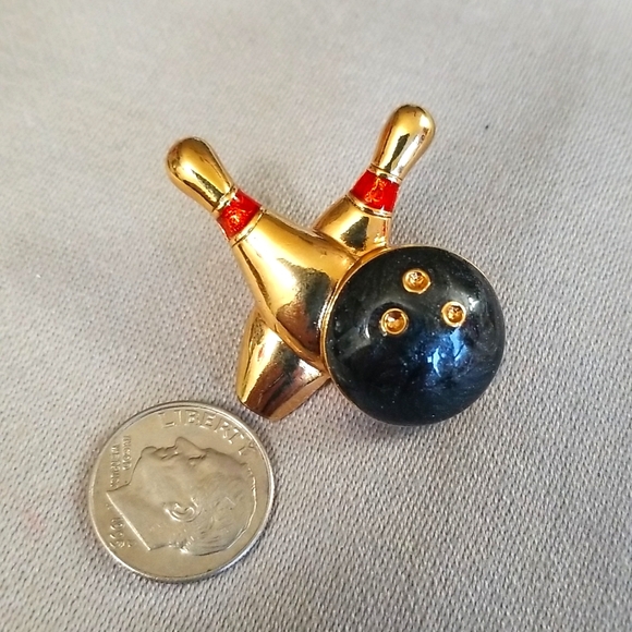Vintage AVON enamel BOWLING pin Scarf lapel or tie TAC - Picture 1 of 3